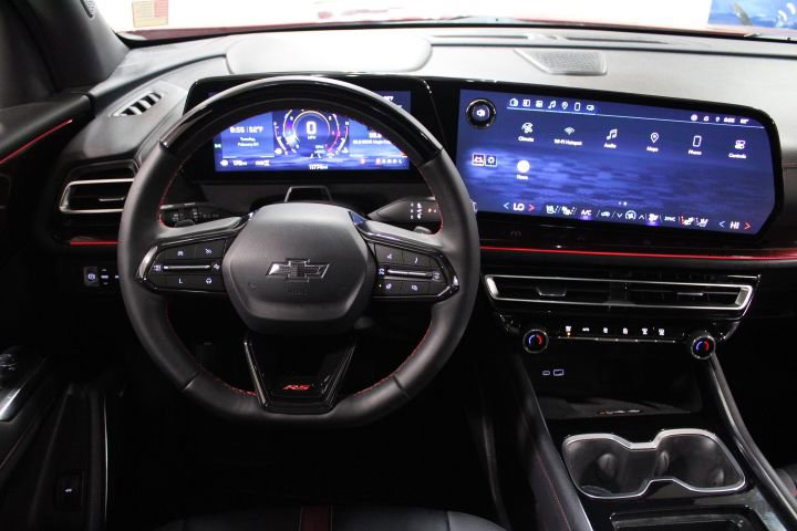 Used 2024 Chevrolet Traverse RS image 31