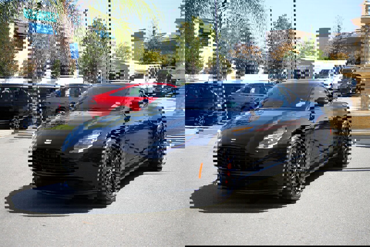 Used 2018 Aston Martin DB11 Coupe image 4