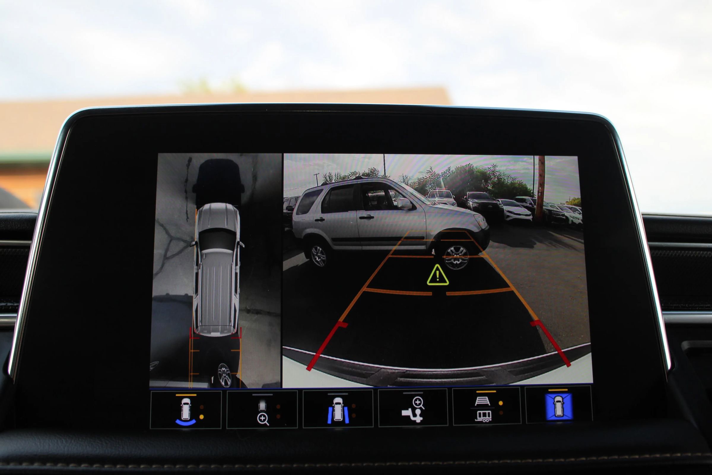 Used 2023 GMC Yukon AT4 w/ AT4 Premium Plus Package image 25