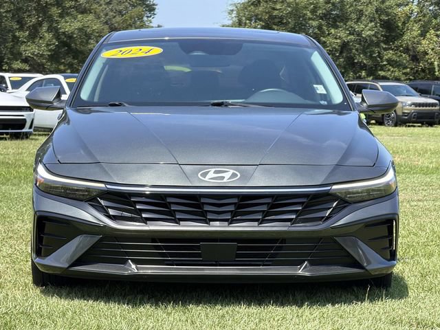 Used 2024 Hyundai Elantra SEL w/ Convenience Package FWD image 3