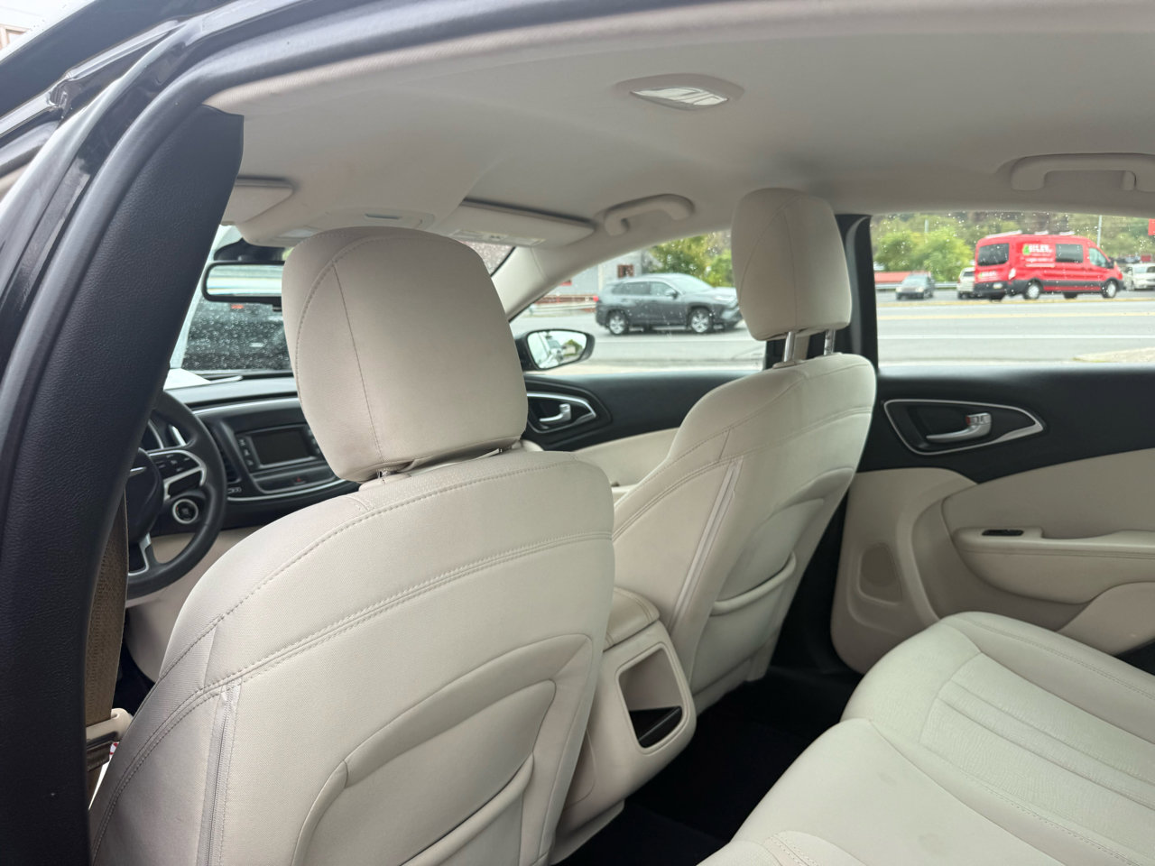 Used 2015 Chrysler 200 Limited image 40