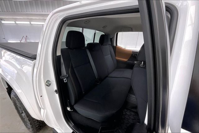 Used 2020 Toyota Tacoma SR5 AWD/4WD image 18