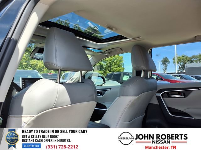 Used 2022 Toyota RAV4 XLE Premium image 10