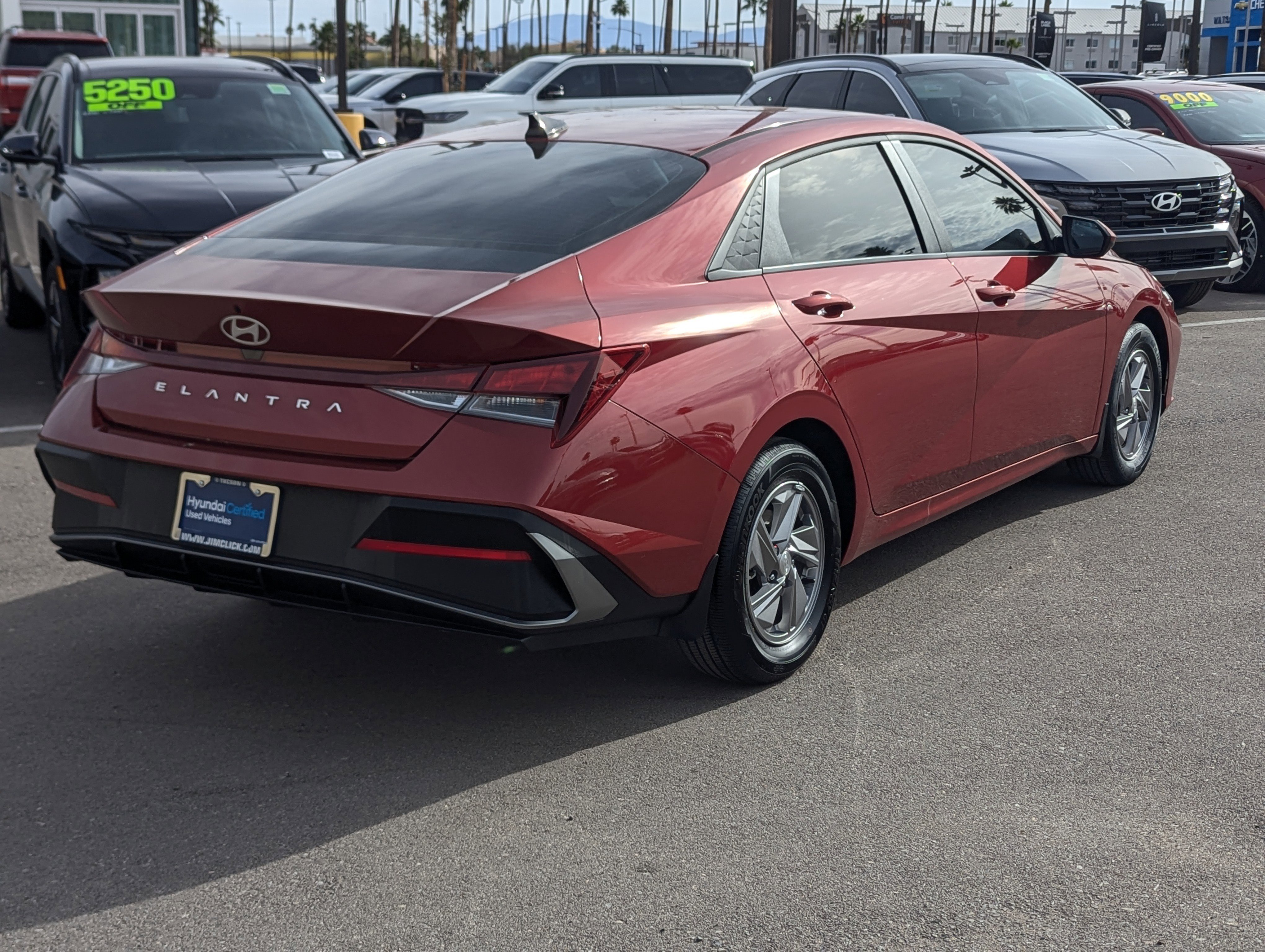 Certified 2025 Hyundai Elantra SE image 2