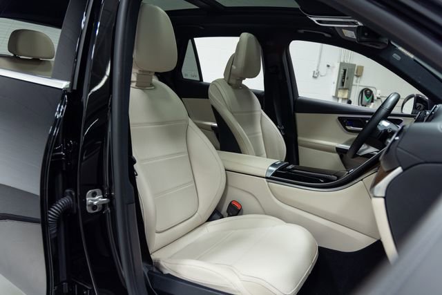 Used 2024 Mercedes-Benz GLC 300 4MATIC image 25