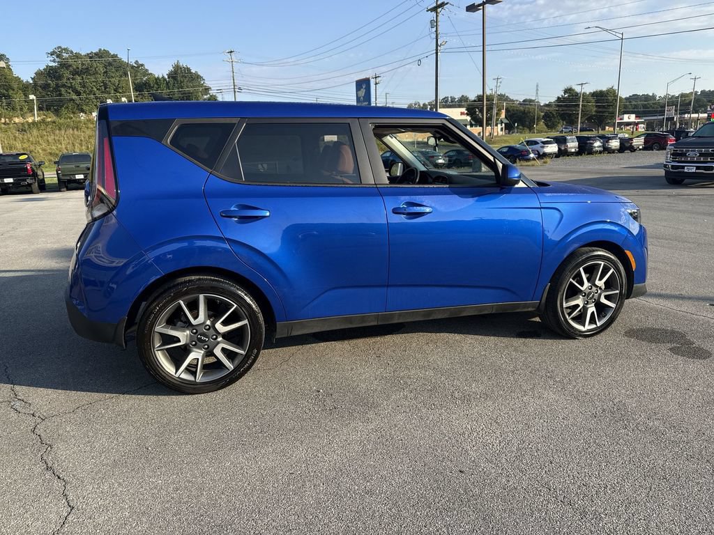 Used 2024 Kia Soul EX w/ Option Group 015 FWD image 4