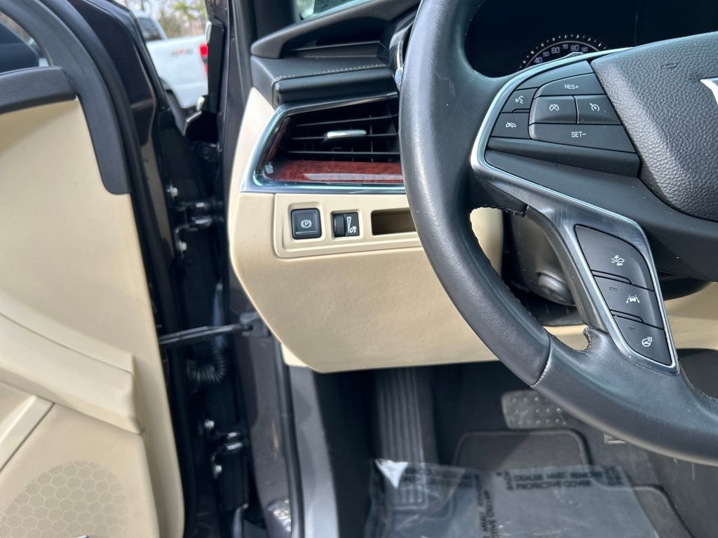 Used 2017 Cadillac XT5 Luxury w/ Driver Awareness Package image 21