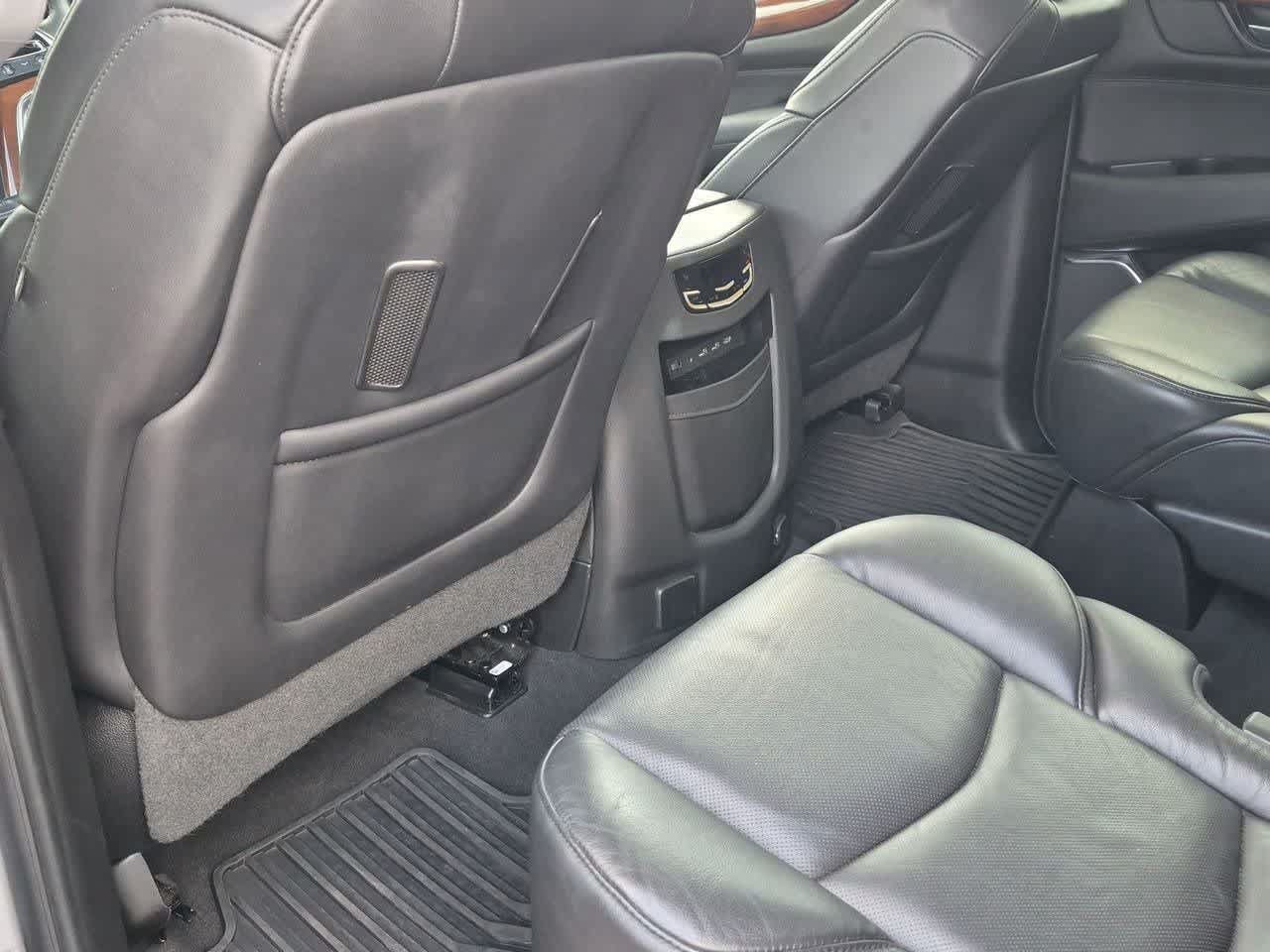 Used 2019 Cadillac Escalade Premium Luxury w/ LPO, Radiant Package AWD/4WD image 18