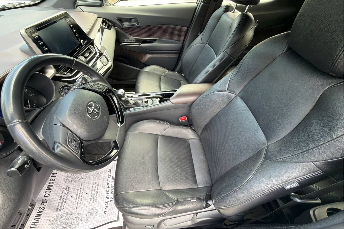 Used 2019 Toyota C-HR Limited FWD image 9