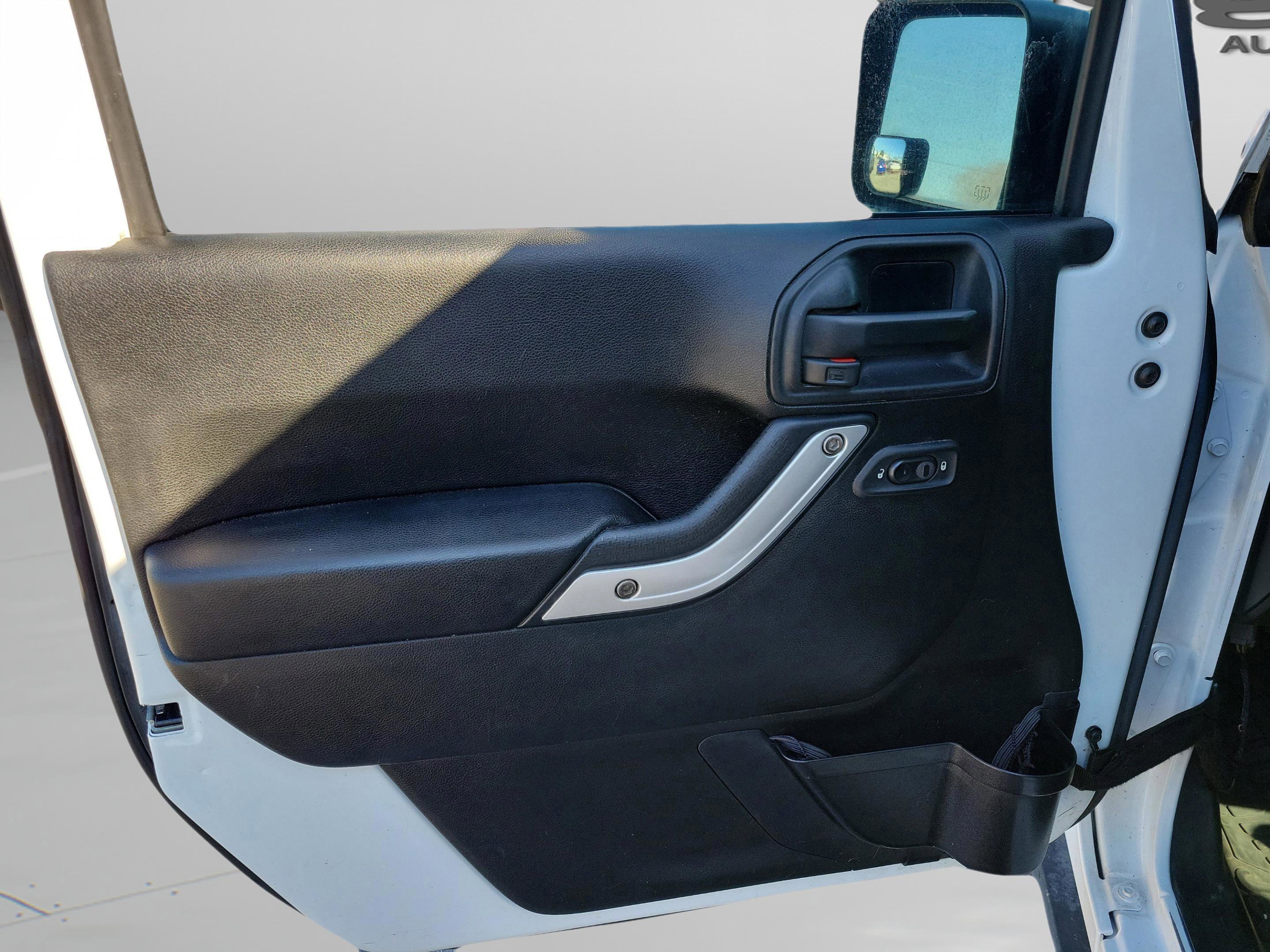 Used 2017 Jeep Wrangler Unlimited Sahara w/ Max Tow Package image 30