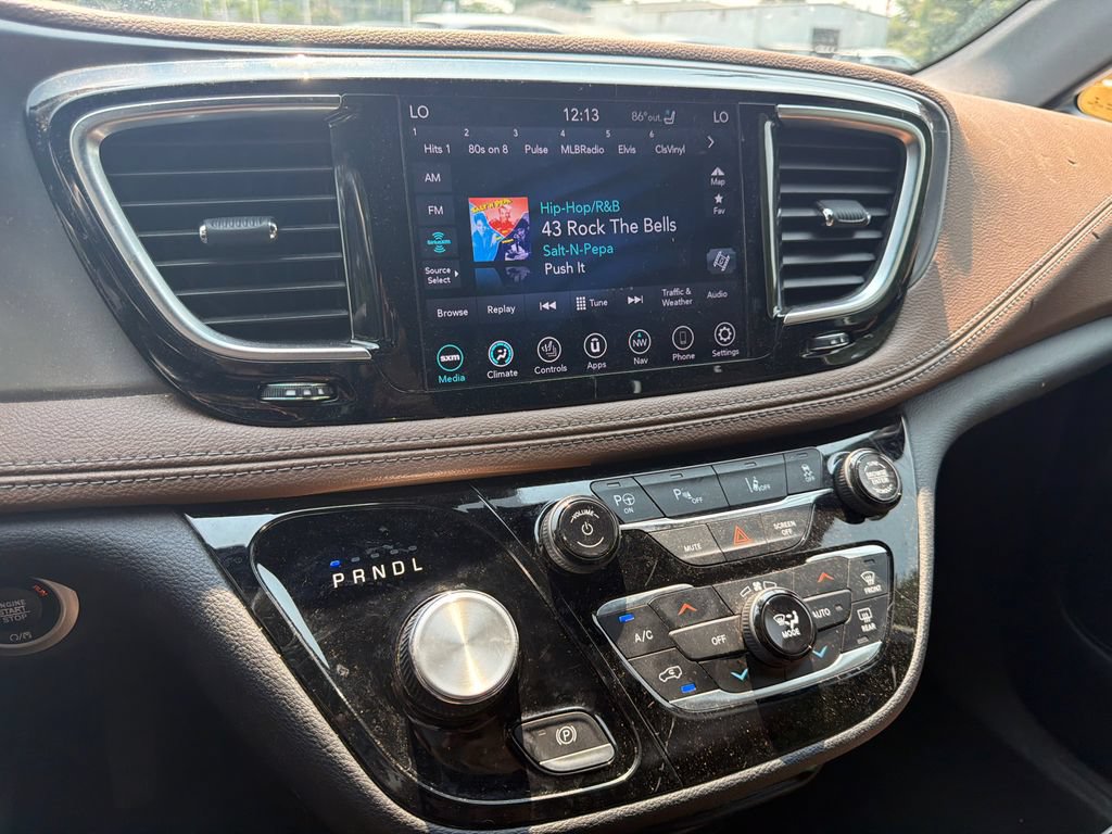 Used 2020 Chrysler Pacifica Limited w/ Advanced Safetytec Group FWD image 31