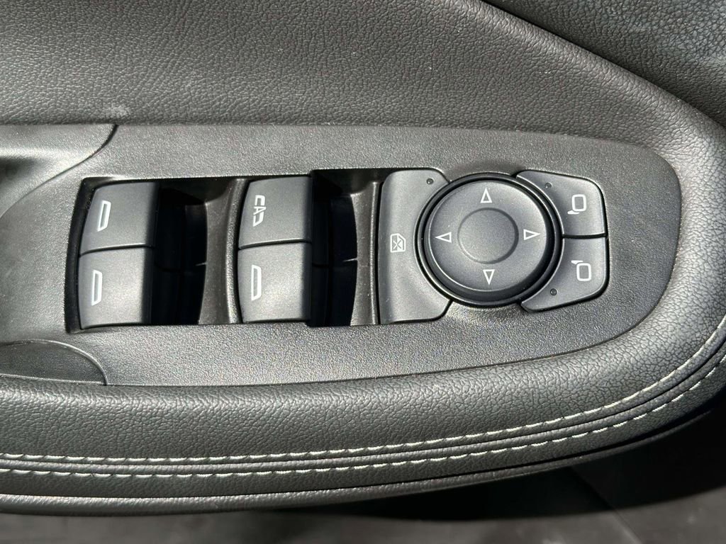 Used 2023 Buick Encore GX Essence w/ Experience Buick Package image 20