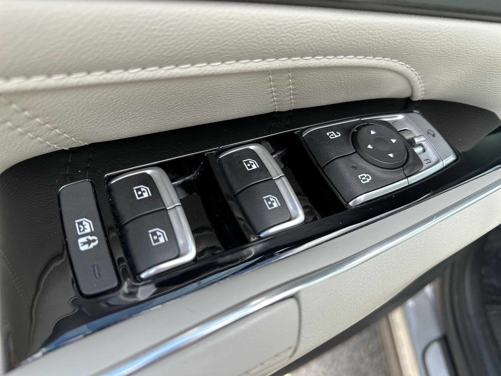 Certified 2023 Kia Sorento SX FWD image 15