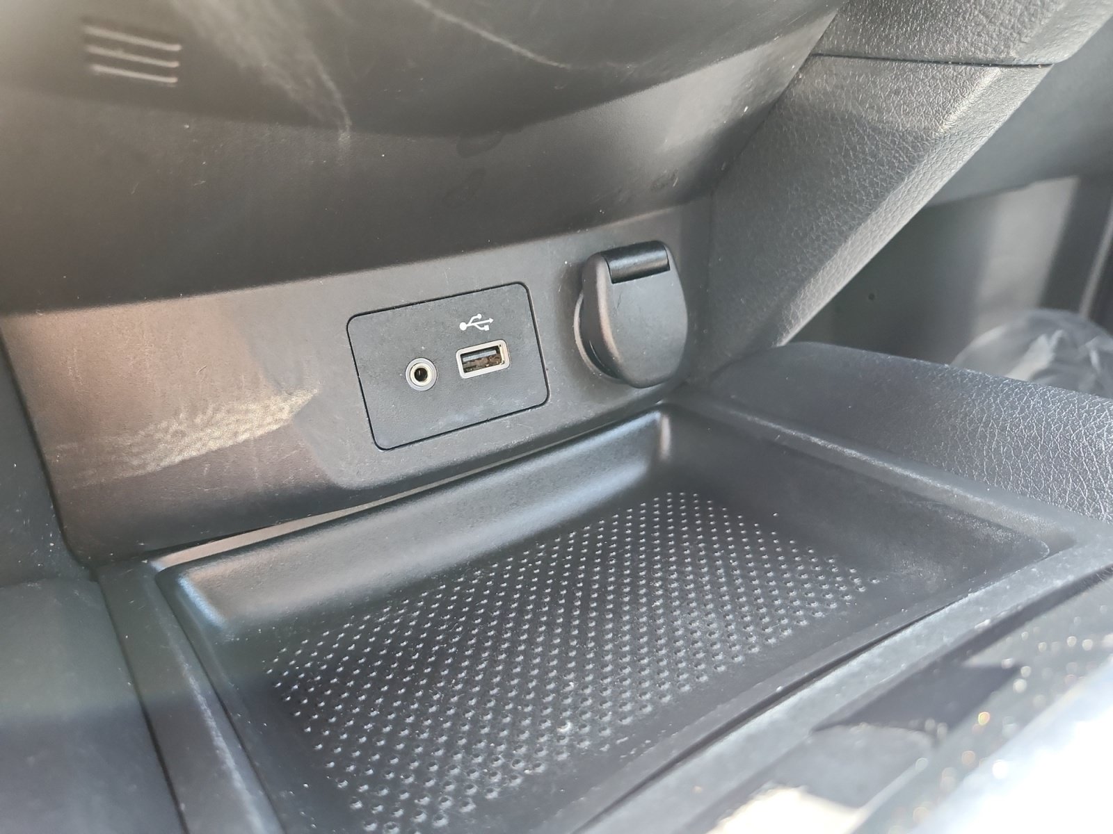 Used 2018 Nissan Rogue SV w/ Premium Package FWD image 21