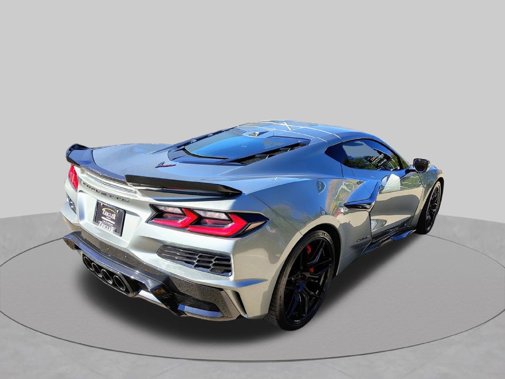 Used 2024 Chevrolet Corvette Z06 RWD image 9