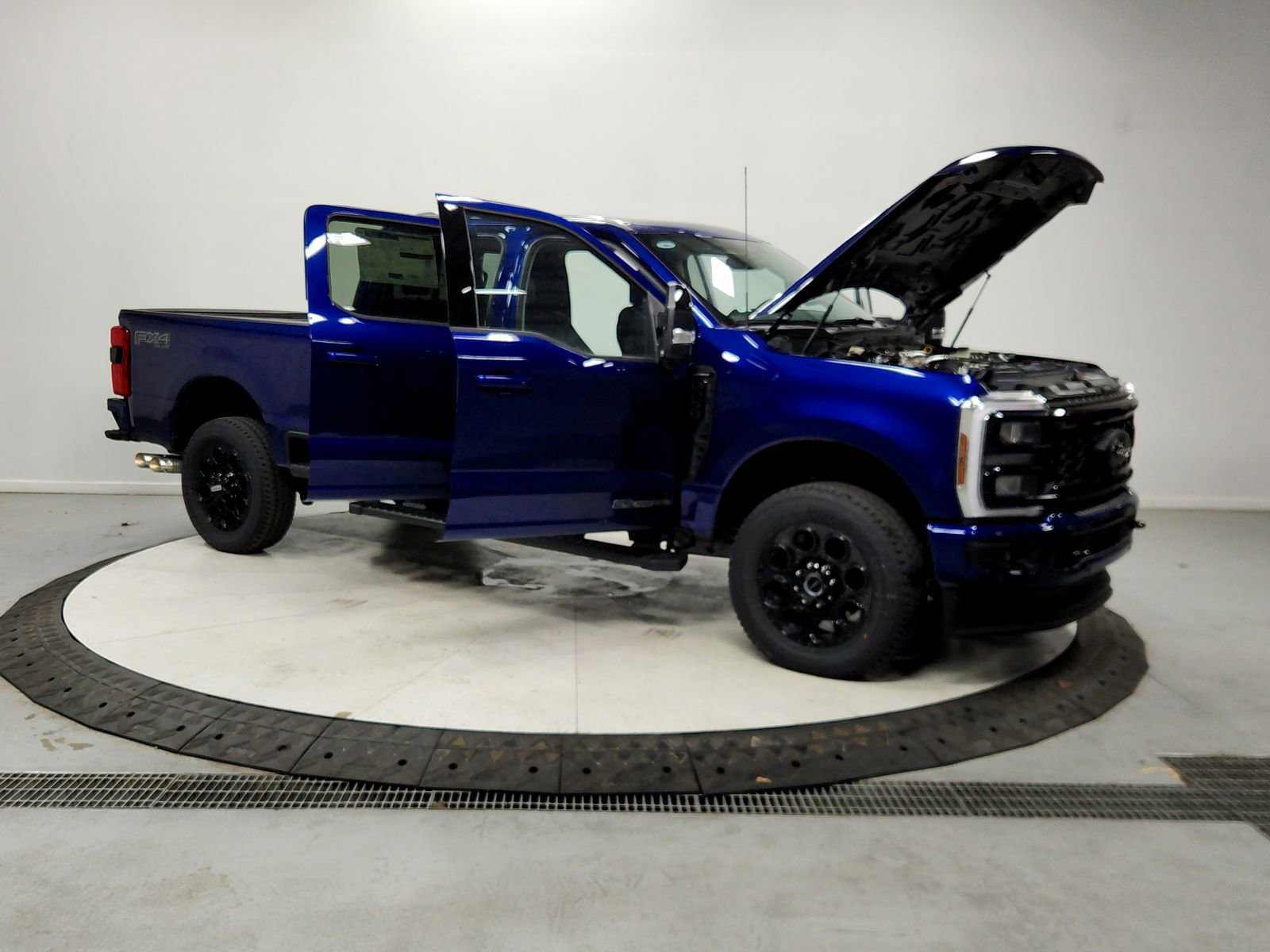 New 2026 Ford F250 Lariat w/ Black Appearance Package image 9