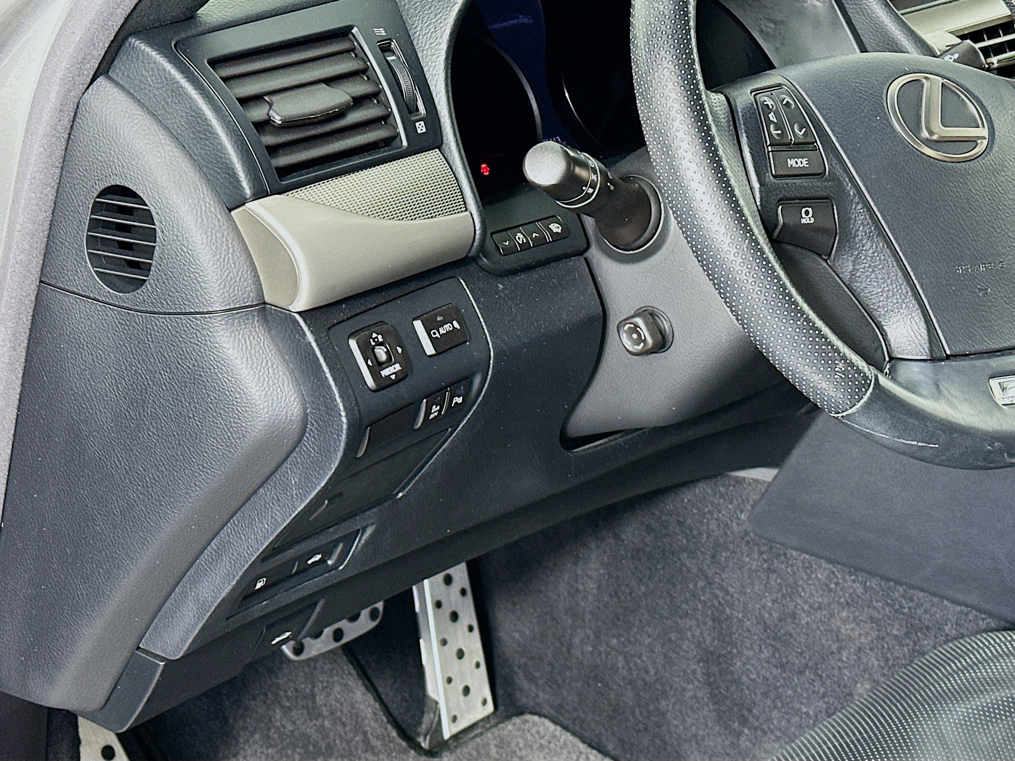 Used 2013 Lexus LS 460 w/ F-Sport Pkg RWD image 17