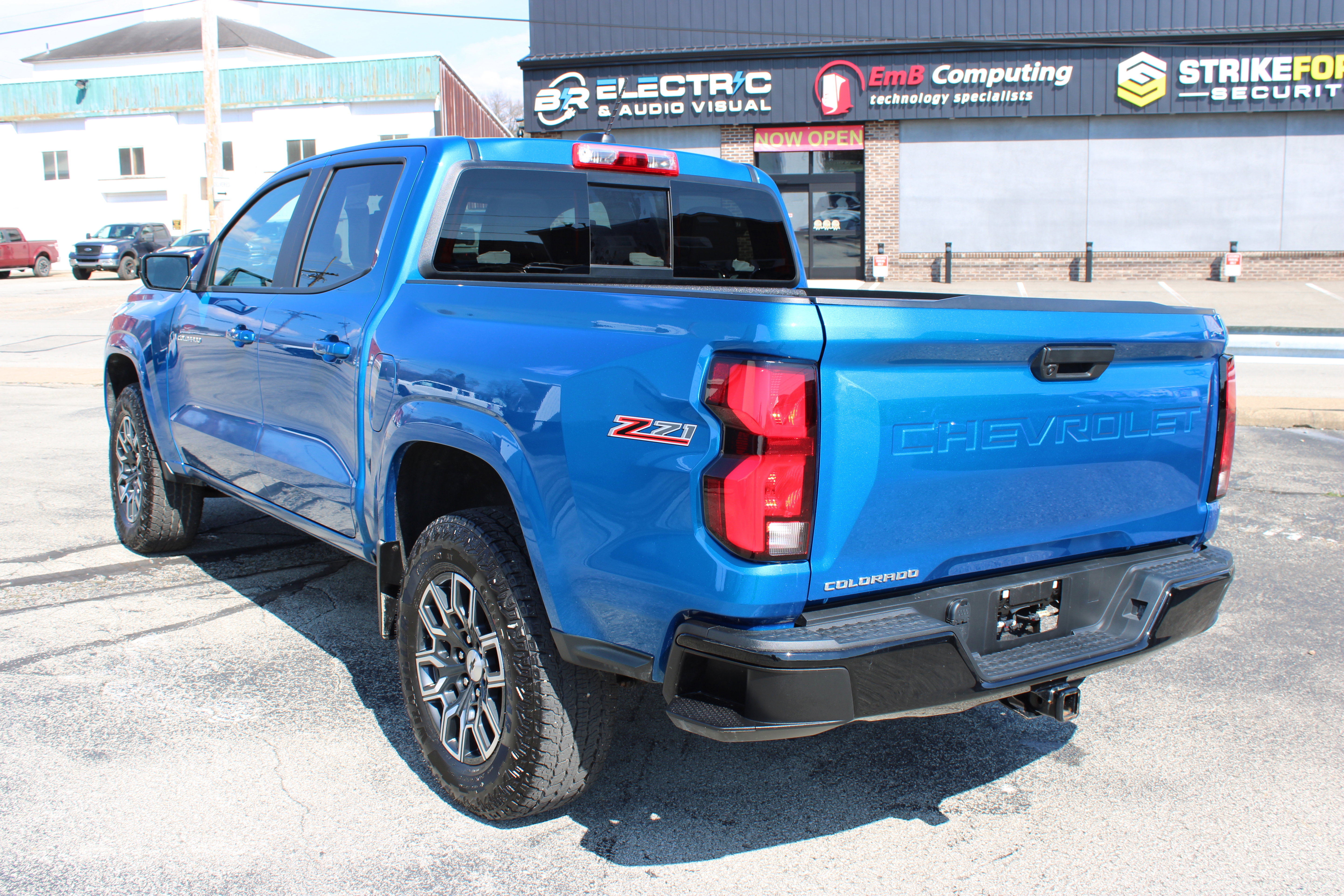 Used 2023 Chevrolet Colorado Z71 w/ Advanced Trailering Package image 3