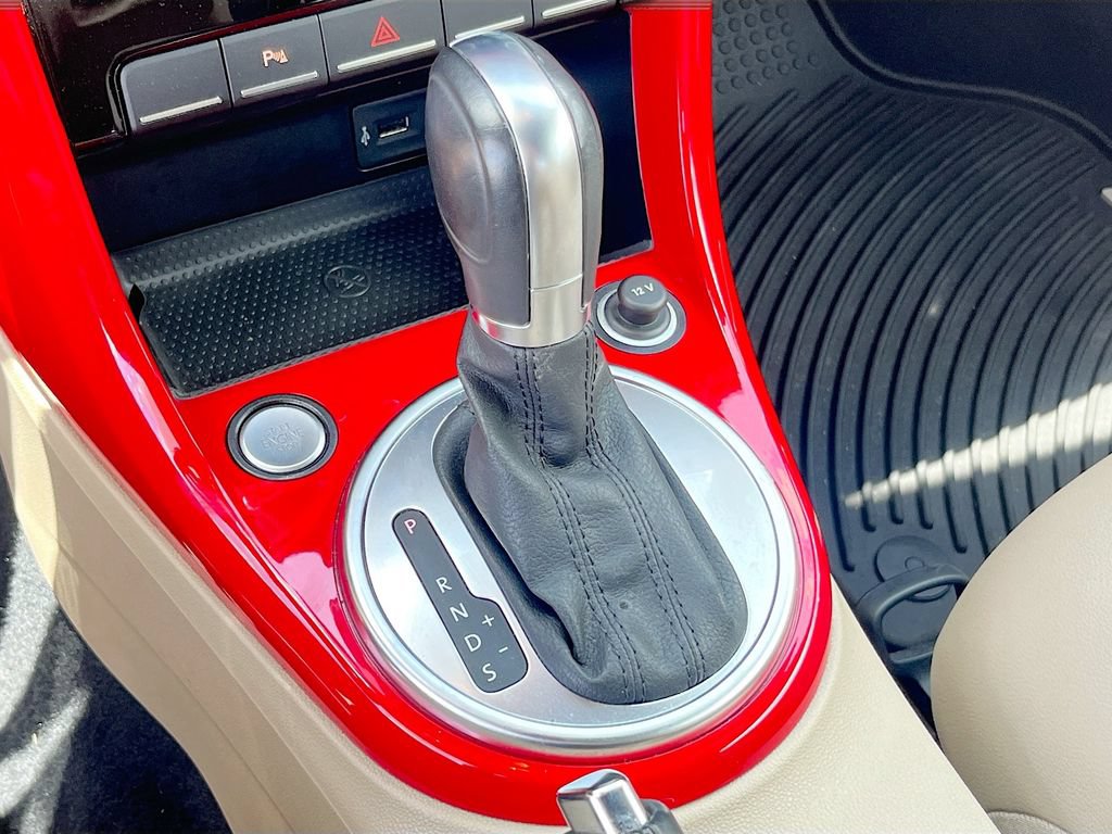 Used 2019 Volkswagen Beetle 2.0T SE FWD image 17