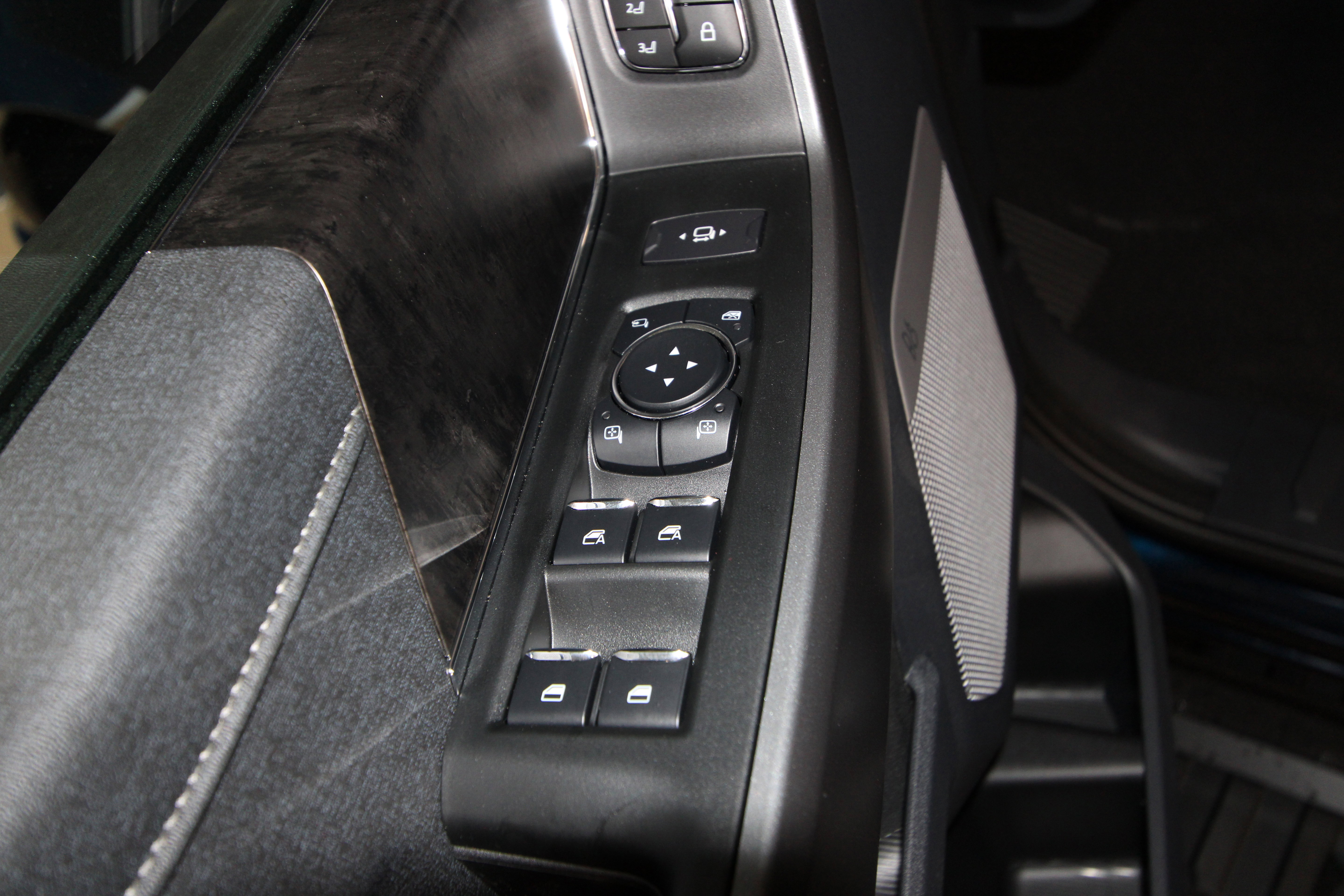 New 2025 Ford F350 Lariat w/ Lariat Ultimate Package image 5