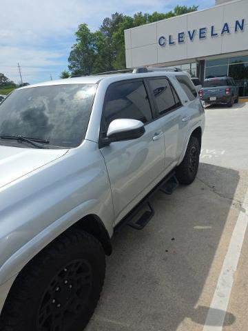 Used 2022 Toyota 4Runner SR5 AWD/4WD image 3