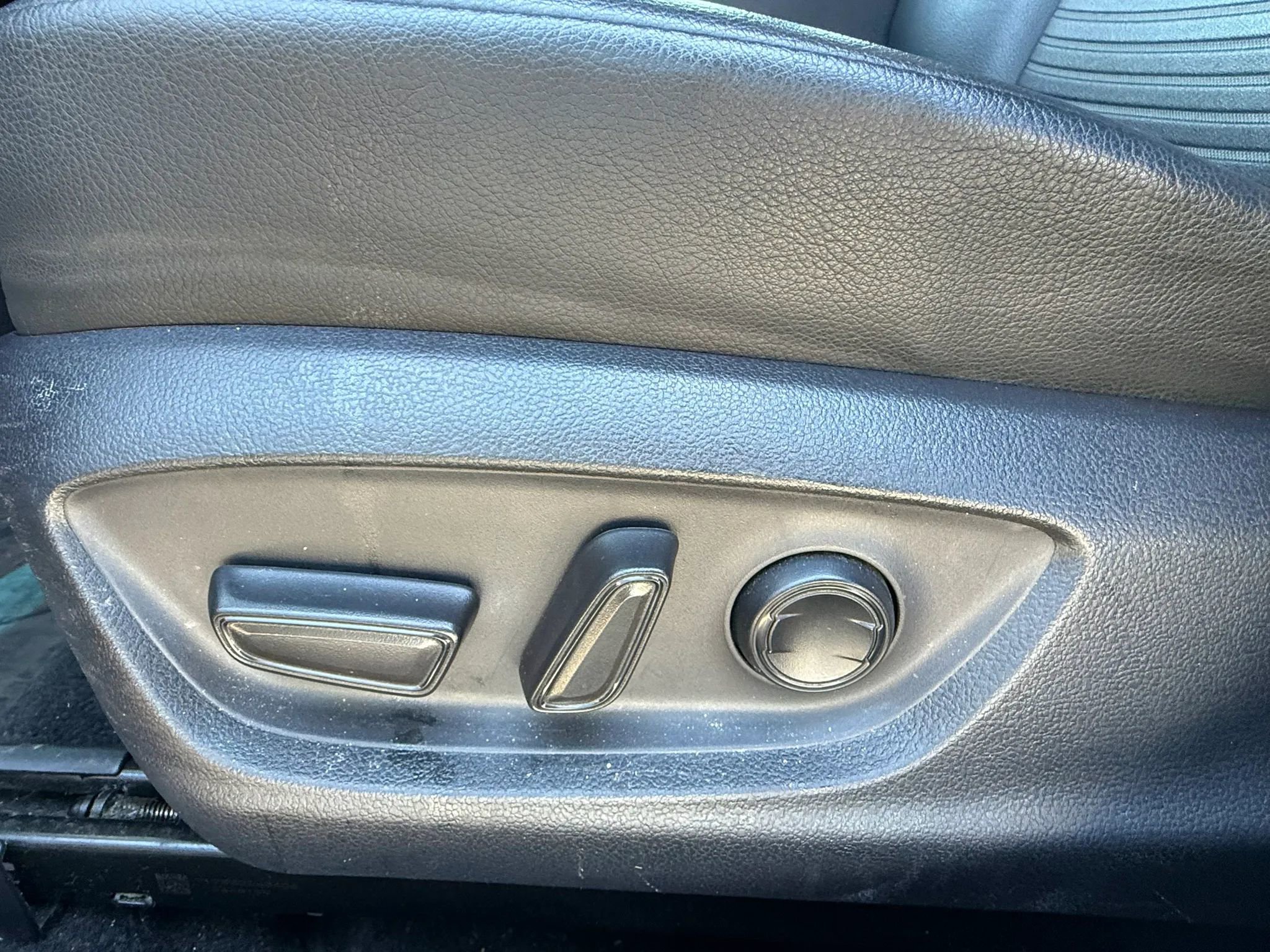 Used 2018 Toyota Camry SE w/ Convenience Package FWD image 15