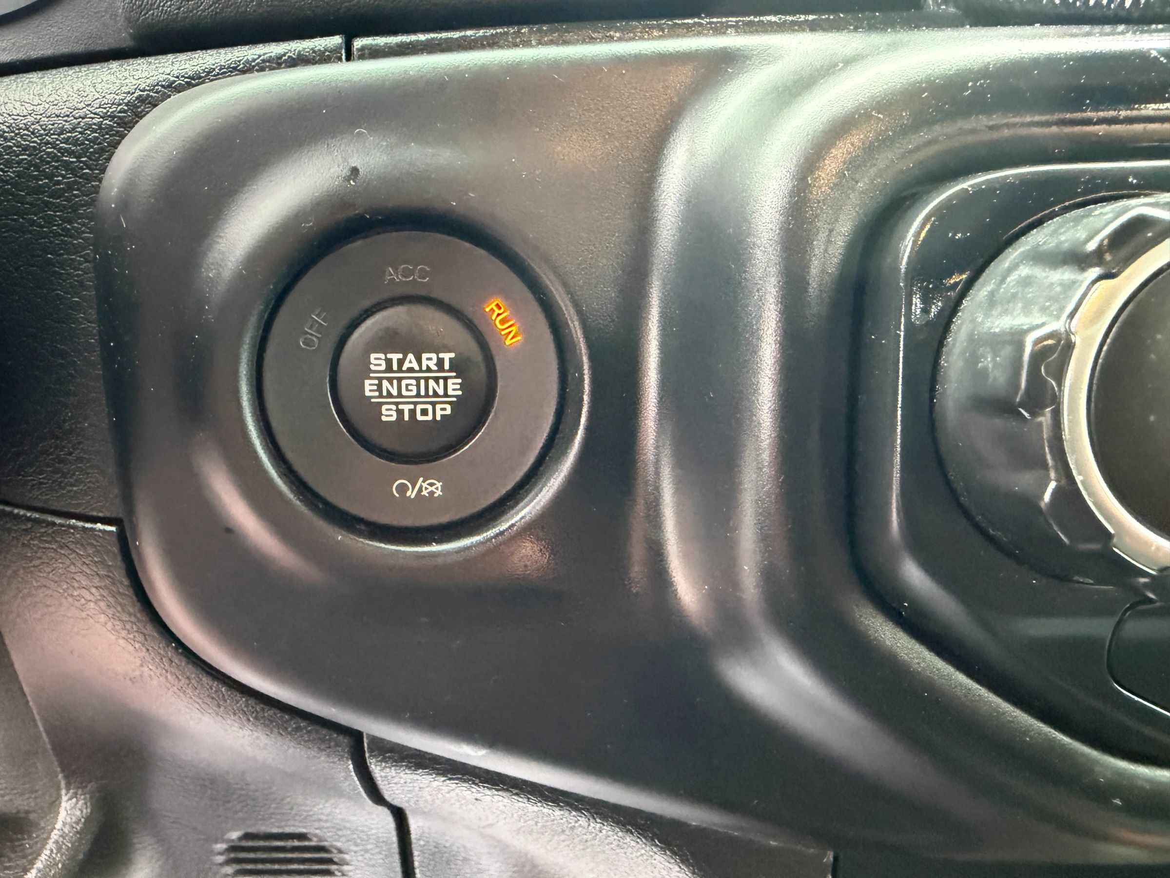 Used 2020 Jeep Gladiator Overland AWD/4WD image 19