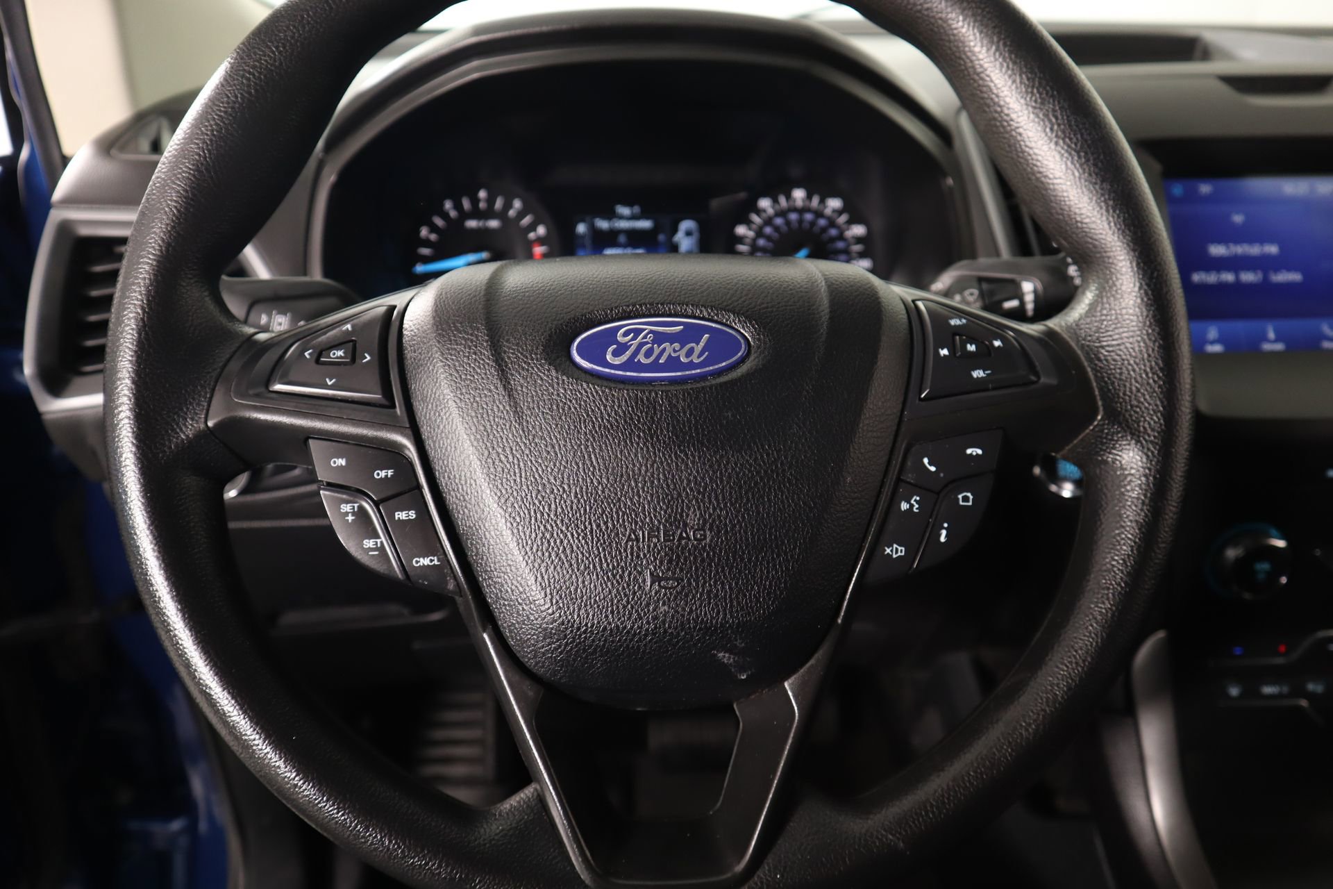 Used 2020 Ford Edge SE image 3