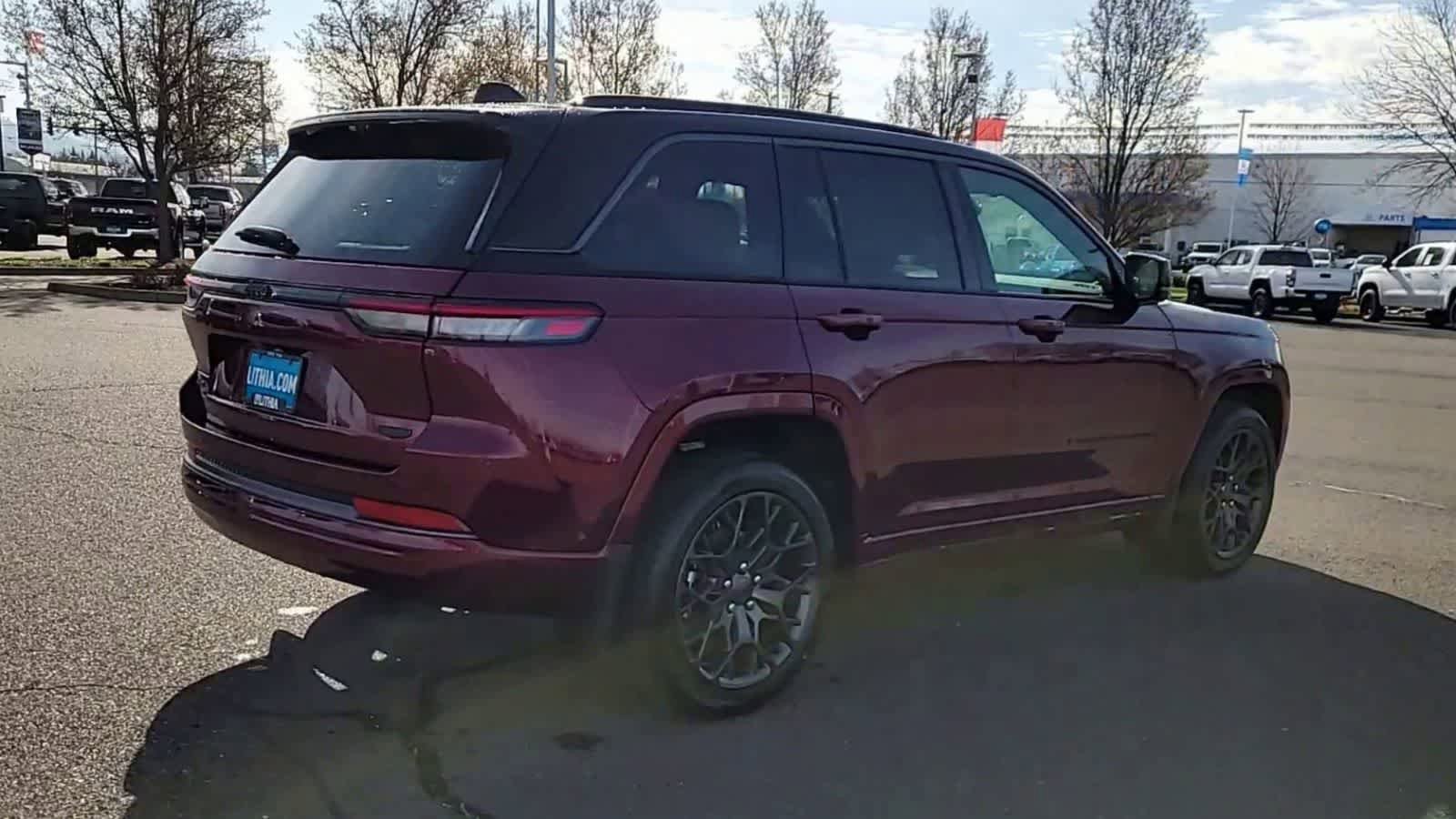 New 2026 Jeep Grand Cherokee Summit w/ Obsidian Package AWD/4WD image 8
