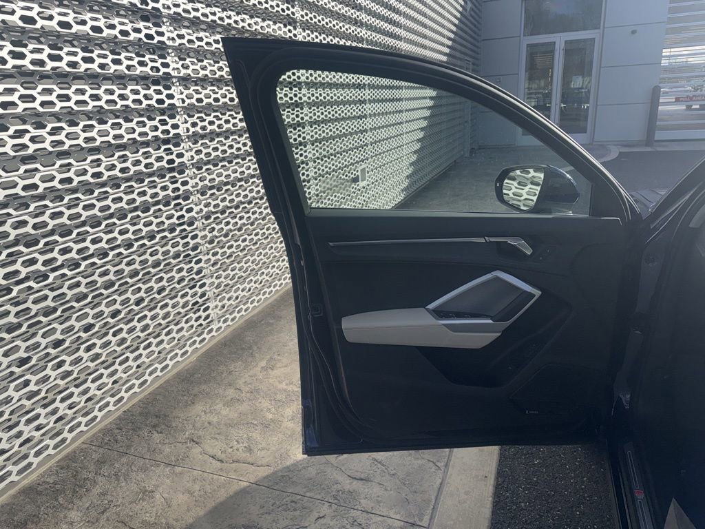 Certified 2025 Audi Q3 2.0T Premium Plus w/ Premium Plus Package AWD/4WD image 21