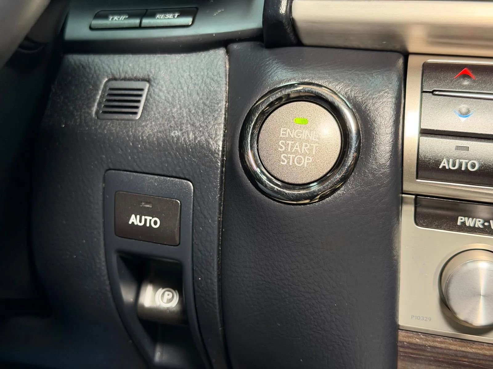 Used 2013 Lexus LS 460 AWD w/ Comfort Pkg image 34