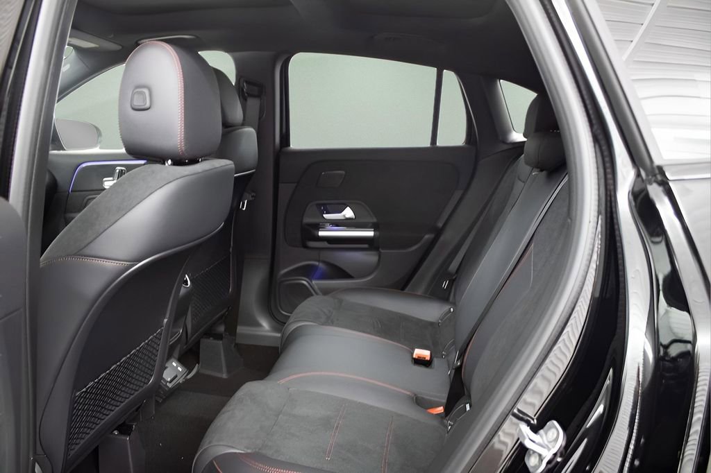 Used 2025 Mercedes-Benz GLA 250 image 29