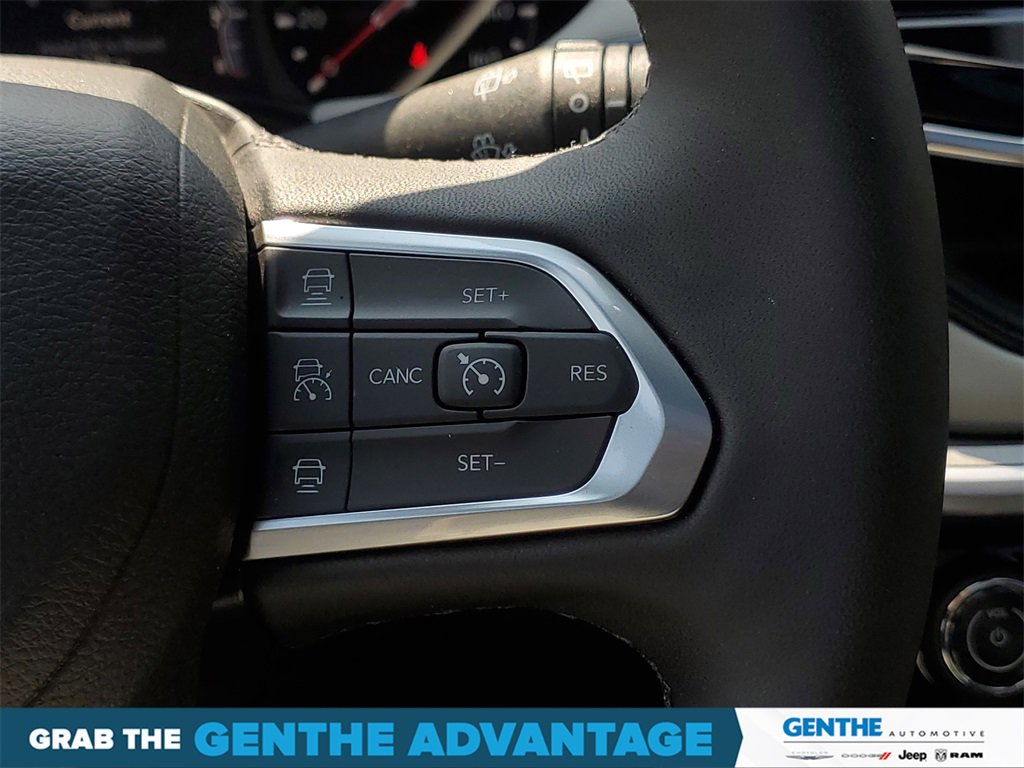 Used 2025 Jeep Compass Limited w/ Sun & Sound Group image 18