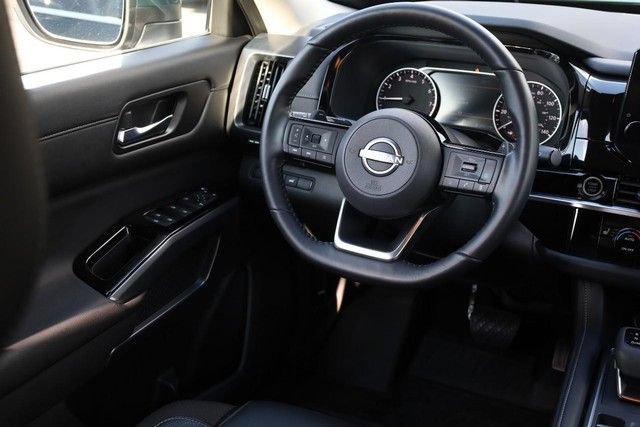 Certified 2022 Nissan Pathfinder SL w/ Cargo Package AWD/4WD image 27