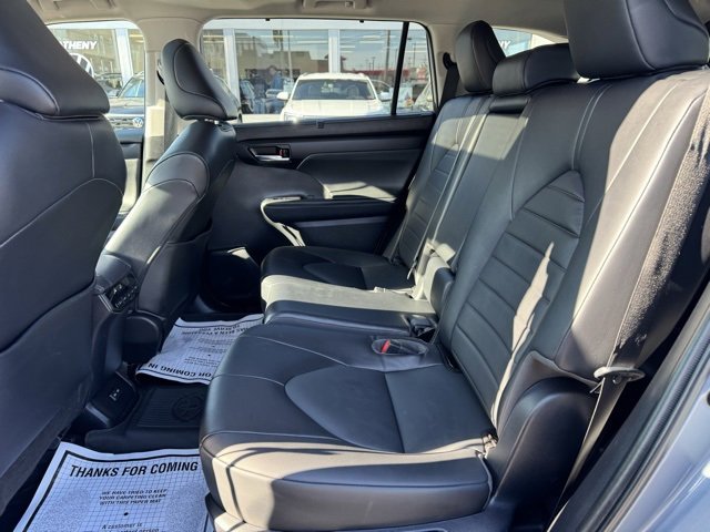 Used 2022 Toyota Highlander XLE image 11