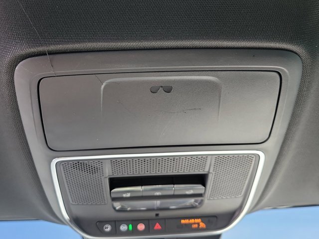 Used 2024 Chevrolet Traverse RS image 32