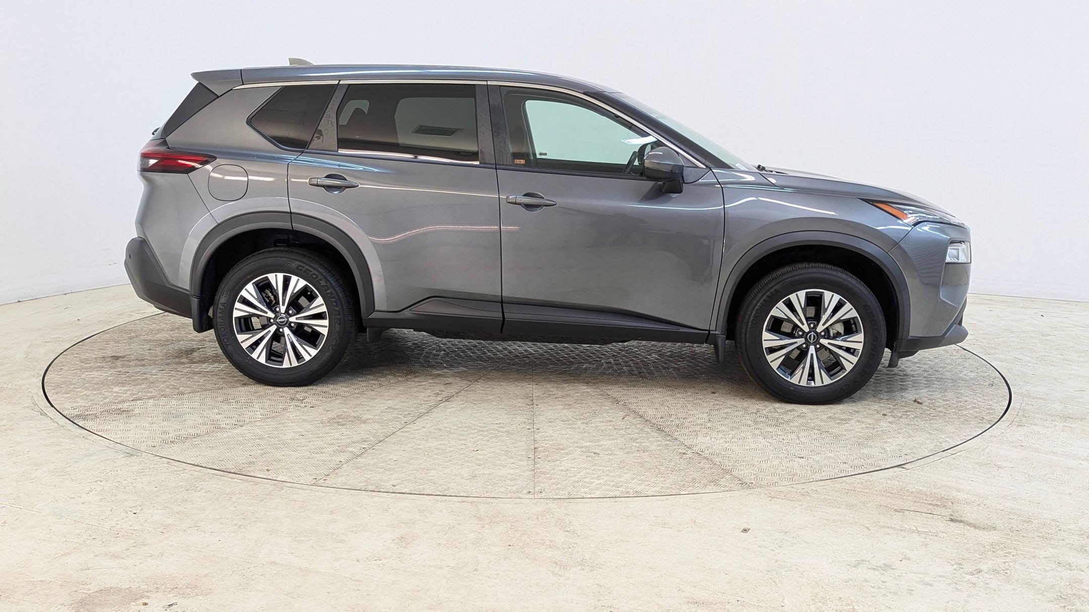 Used 2022 Nissan Rogue SV image 8