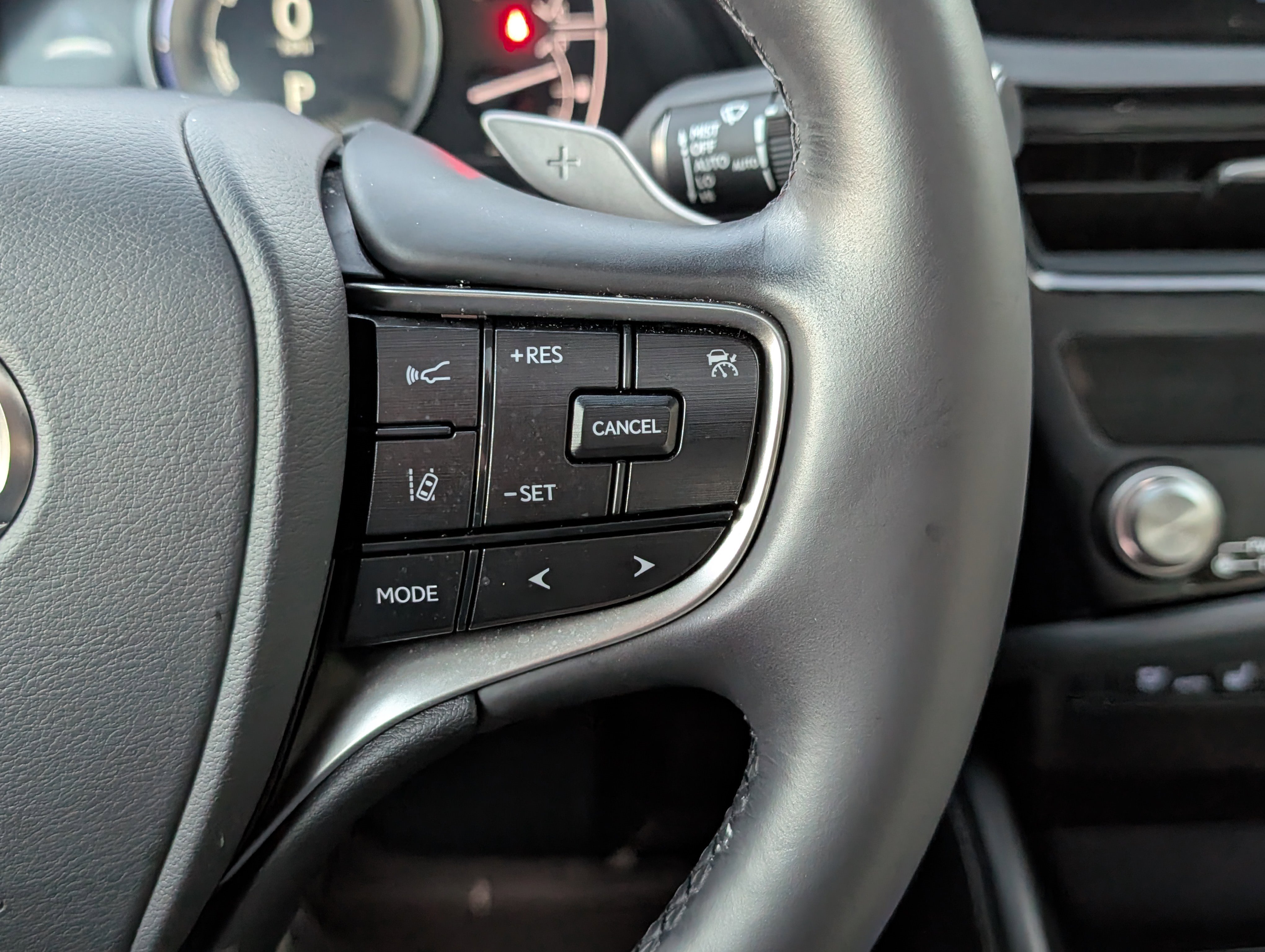 Certified 2025 Lexus ES 300h w/ Premium Package image 23