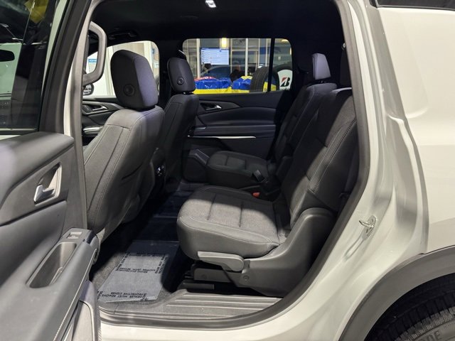 Used 2025 Chevrolet Traverse LT image 8