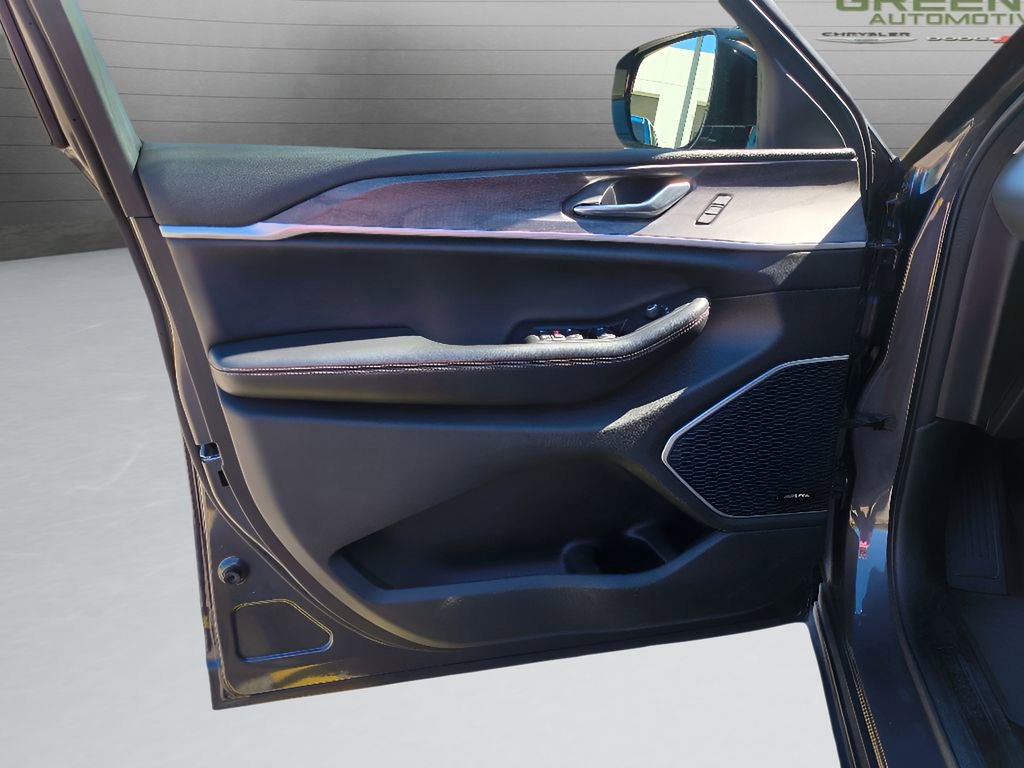 Used 2022 Jeep Grand Cherokee Limited image 15