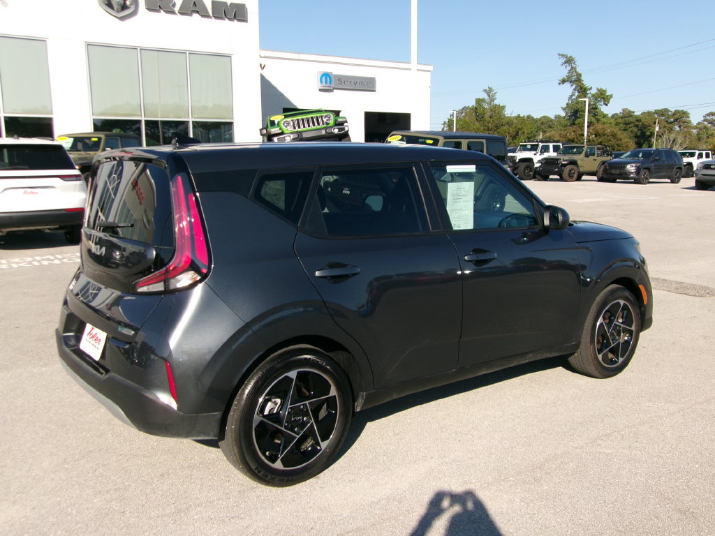 Used 2025 Kia Soul EX FWD image 3