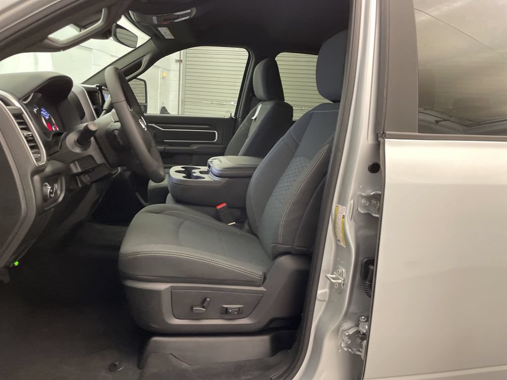 New 2026 RAM 3500 Big Horn AWD/4WD image 19