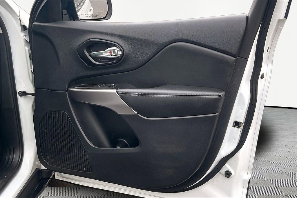 Used 2022 Jeep Cherokee Limited image 31