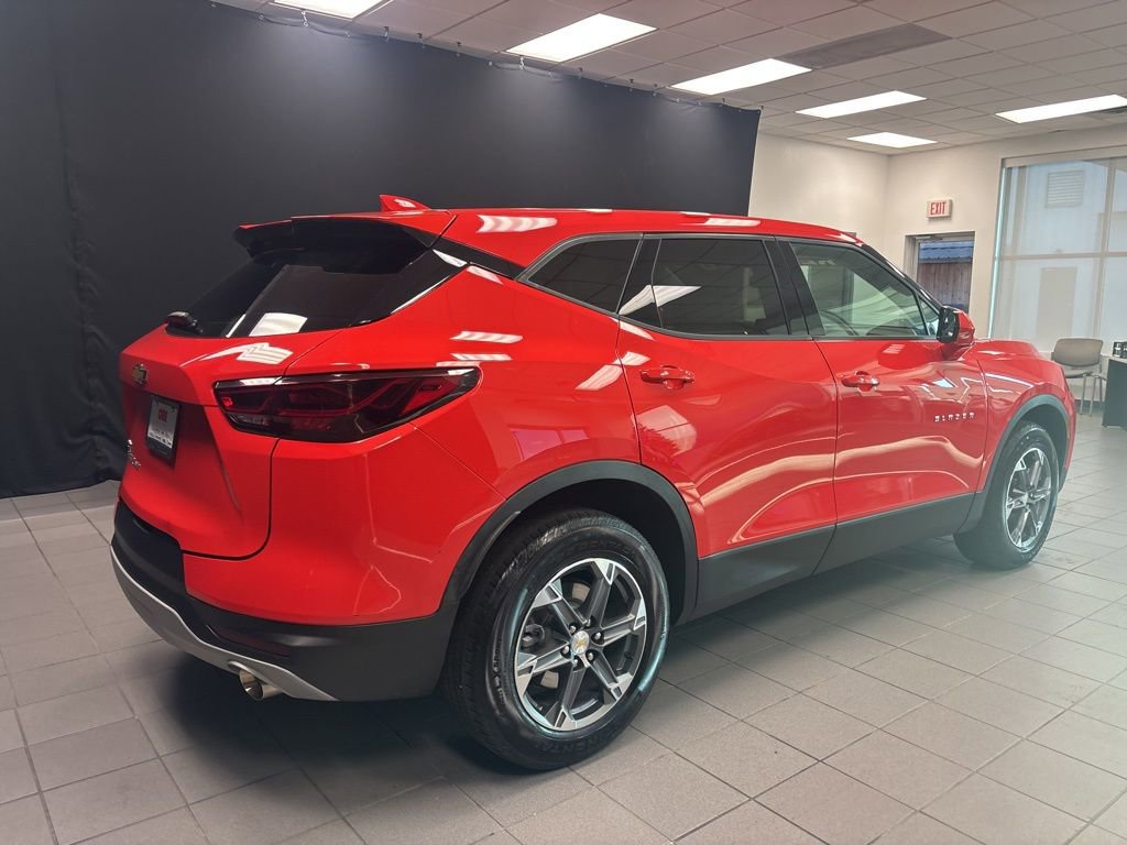 Used 2025 Chevrolet Blazer LT image 3