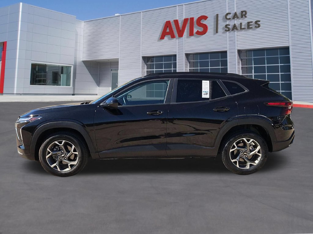 Used 2025 Chevrolet Trax LT w/ LT Convenience Package FWD image 10