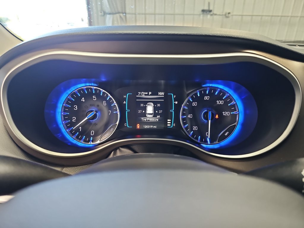 Used 2017 Chrysler Pacifica Touring-L w/ Tire & Wheel Group FWD image 20