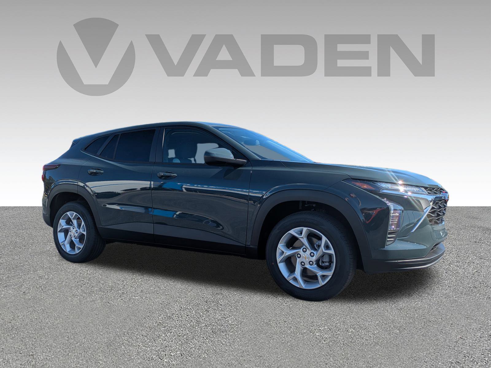 New 2026 Chevrolet Trax LS w/ LS Convenience Package FWD image 3