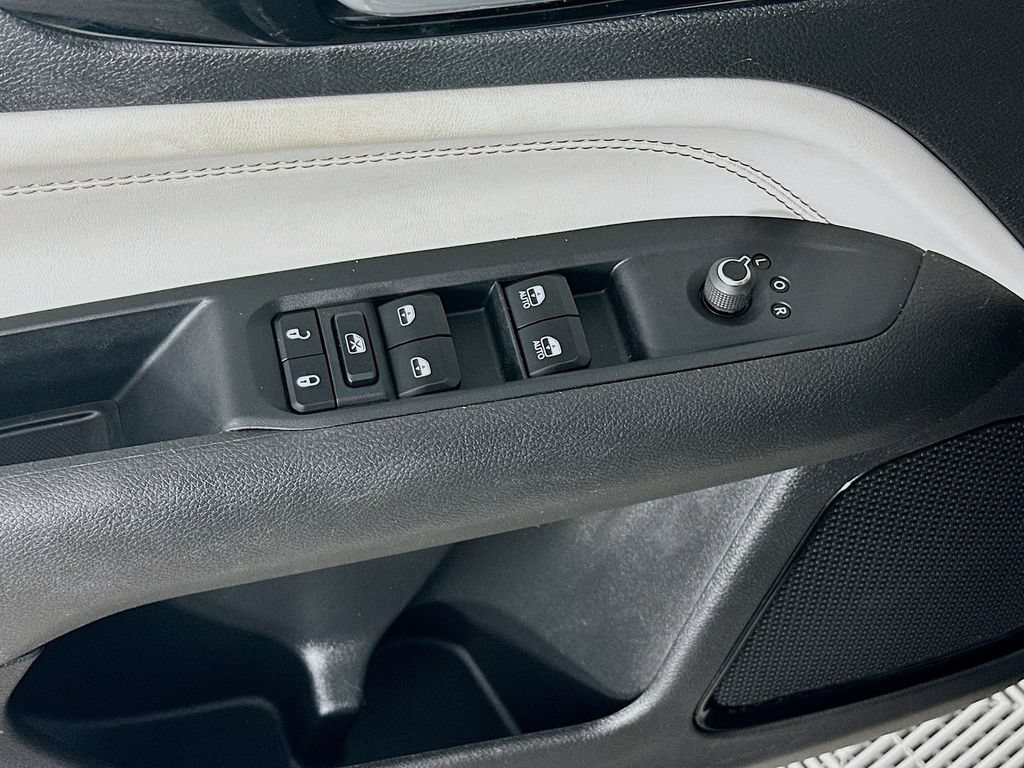 Certified 2025 Jeep Compass Limited AWD/4WD image 25