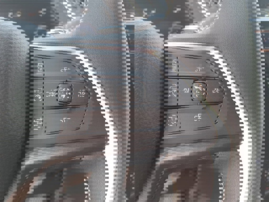 New 2025 Jeep Grand Cherokee Altitude image 18