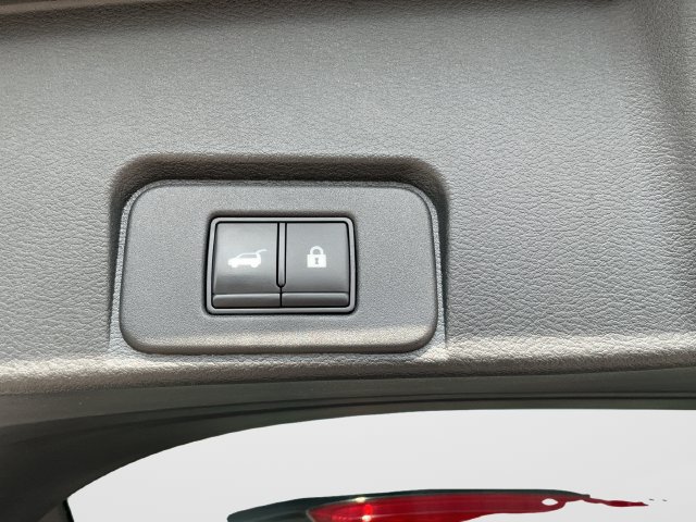 Used 2021 Nissan Rogue Platinum AWD/4WD image 32